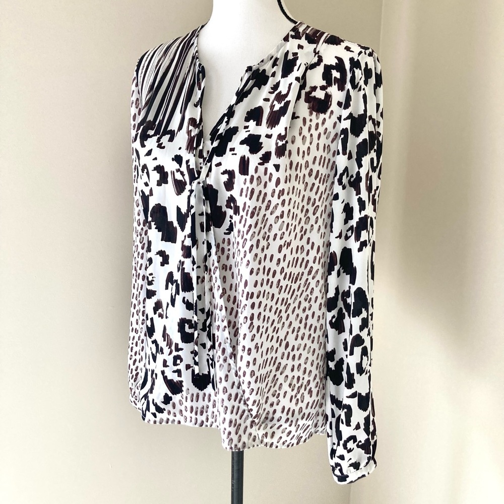 Cabi Skin Print Wrap Top Size M - Picture 3 of 11